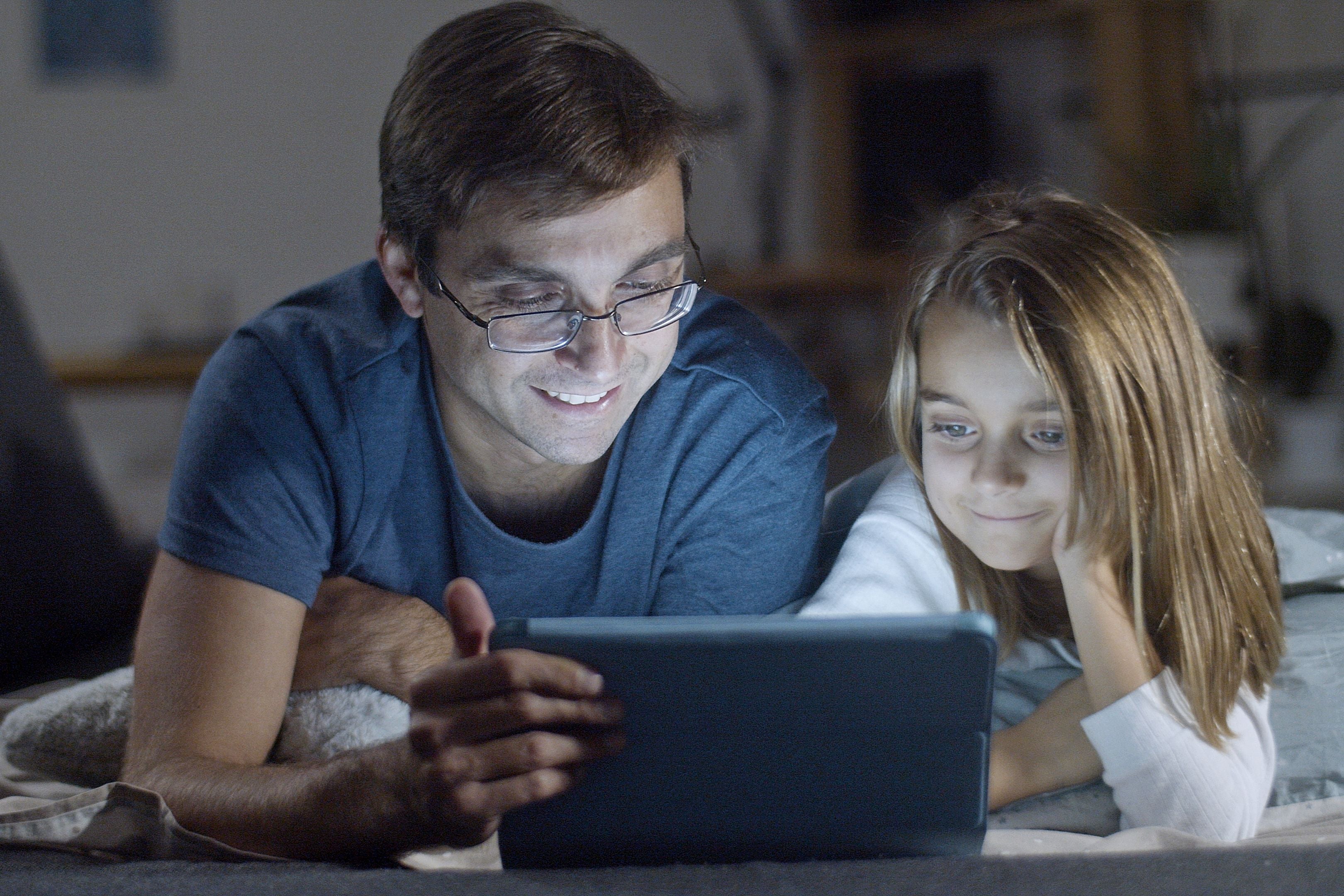 Lumière bleue LED : les dangers invisibles sur votre santé et comment transformer votre maison pièce par pièce