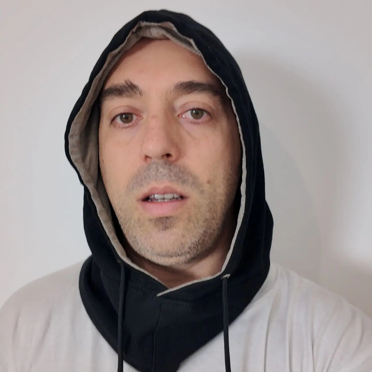 Cagoule anti-ondes en fibre conductrice – Protection intégrale tête et nuque anti-ondes.fr