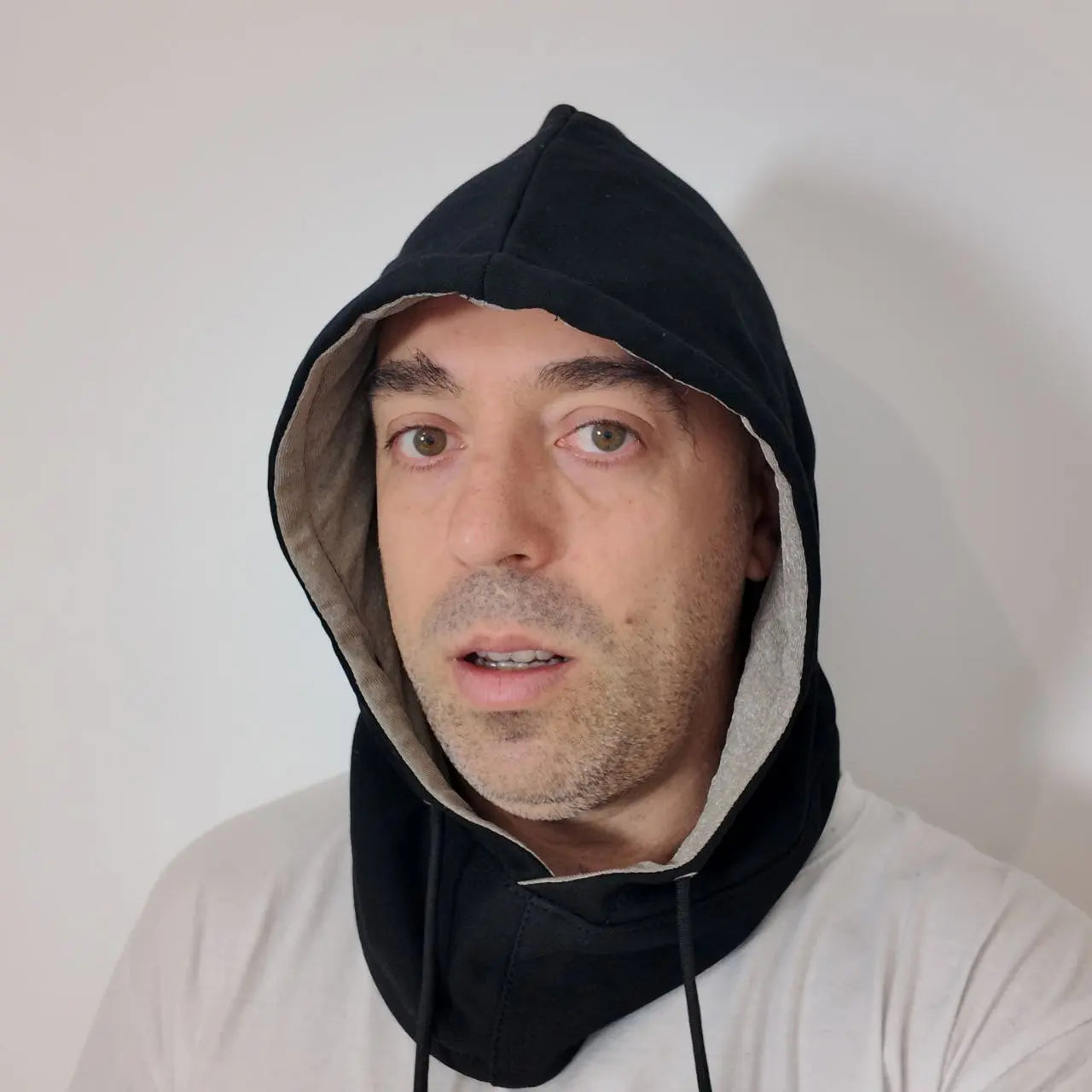 Cagoule anti-ondes en fibre conductrice – Protection intégrale tête et nuque anti-ondes.fr