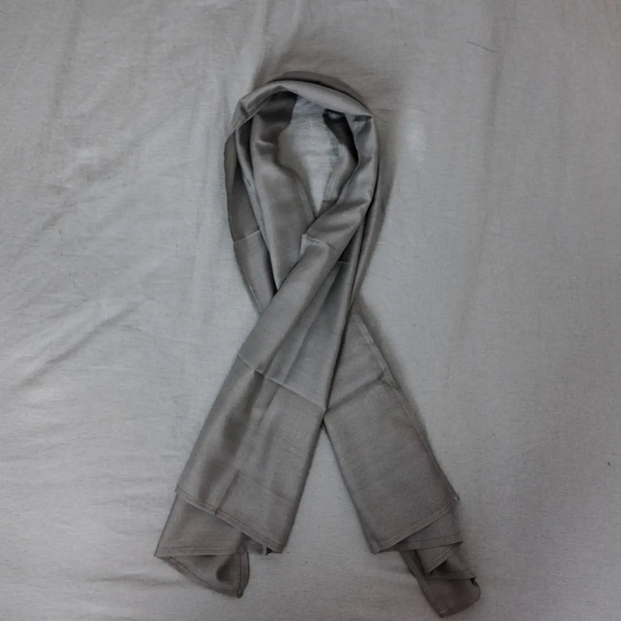 Écharpe Anti-ondes en fibre d'argent – Protection douce et efficace au quotidien anti-ondes.fr